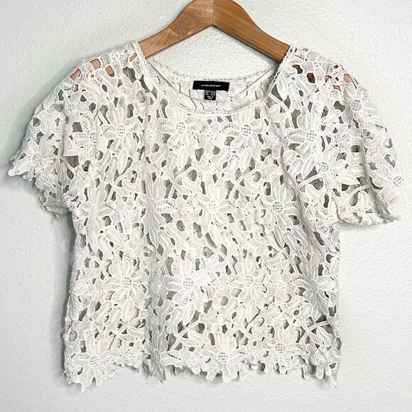 Atmosphere Light Gray Floral  Appliqué Lace Short Sleeve Top Women's size large - Picture 1 of 8